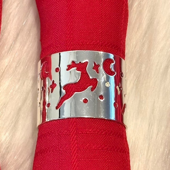 17 Piece Linen Set (Retail $103) - 1 Tablecloth, 8 Napkins, &  8 Rings - Picture 6 of 11